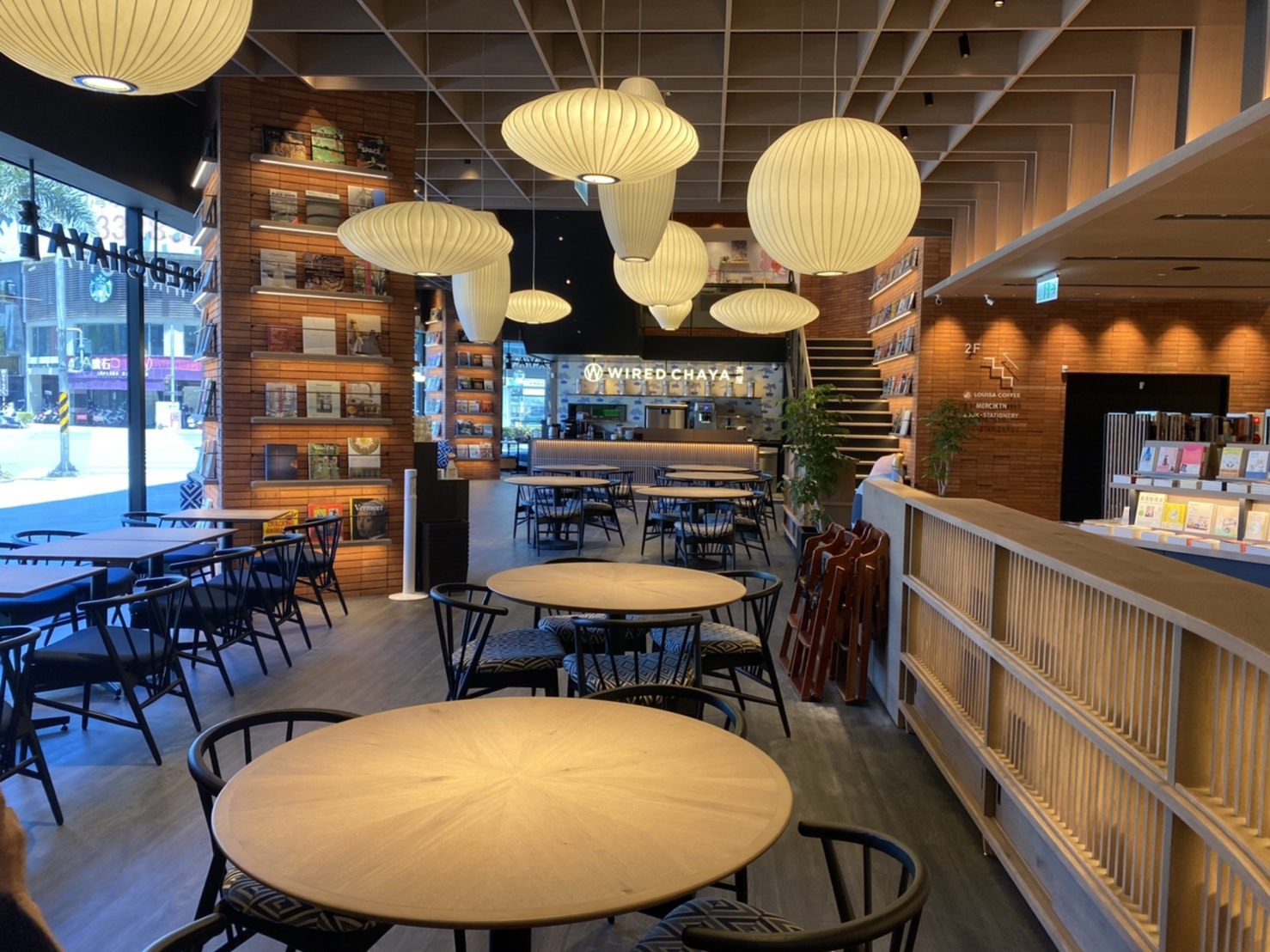 蔦屋書店 - 工程